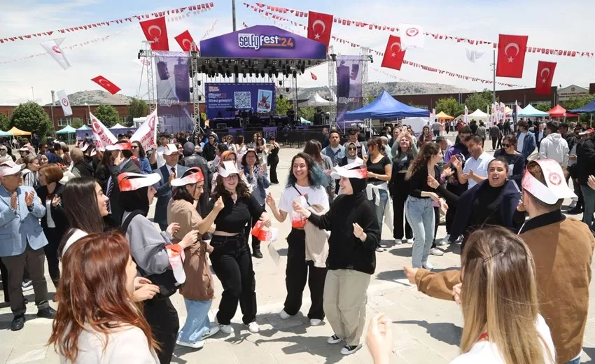 SDÜ Bahar Şenliği Tüm Coşkusuyla Başladı