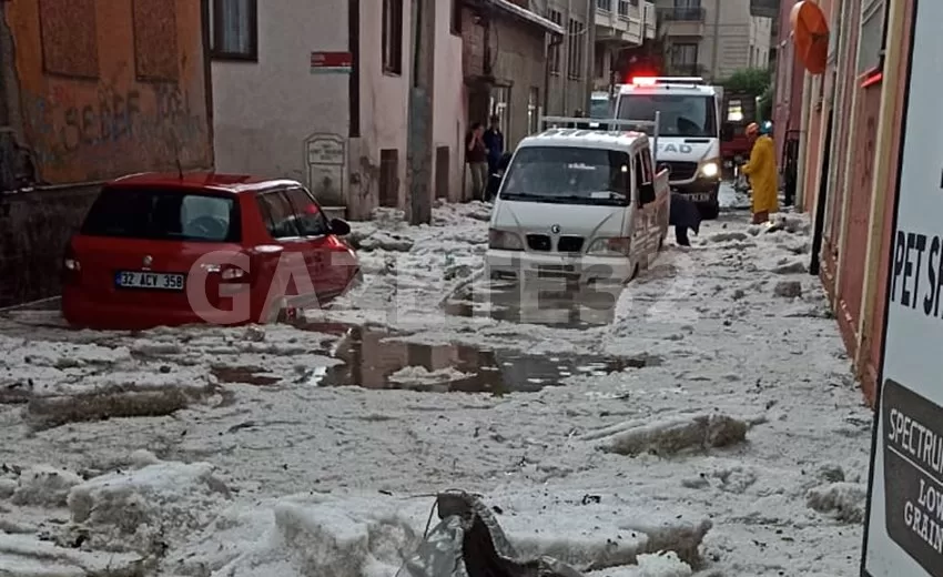 Isparta’da Şiddetli Yağış Ve Dolu Etkili Oldu