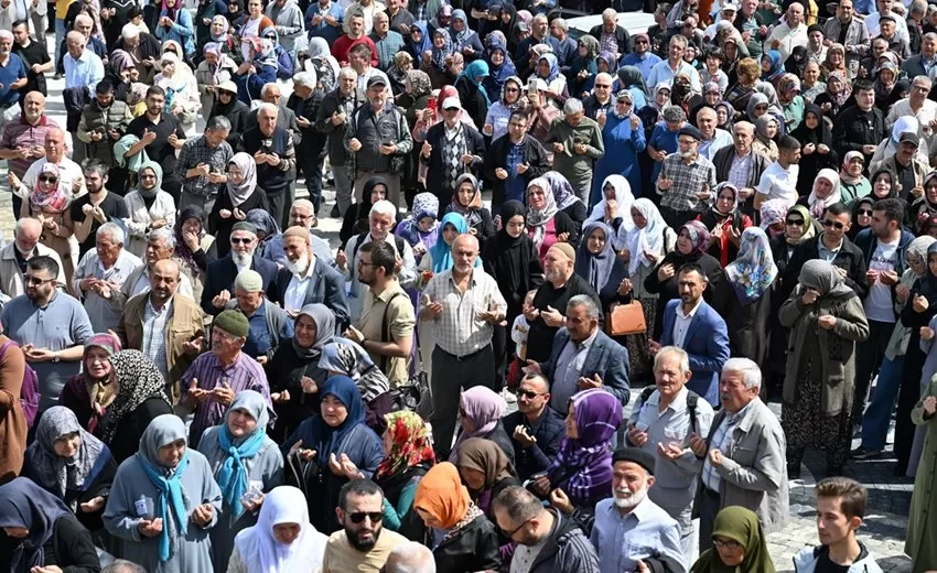 Hacı Adayları Kutsal Topraklara Dualarla Uğurlandı