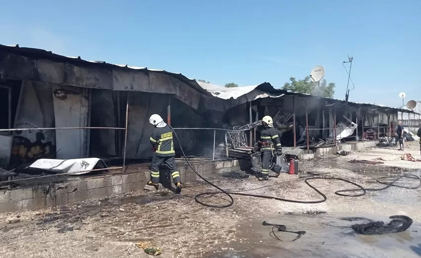 Isparta’da Çıkan Yangında 4 Ev Kül Oldu