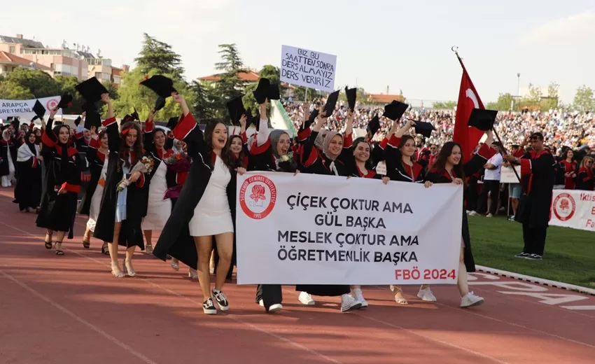 SDÜ Mezuniyet Töreni Coşkuyla Kutlandı