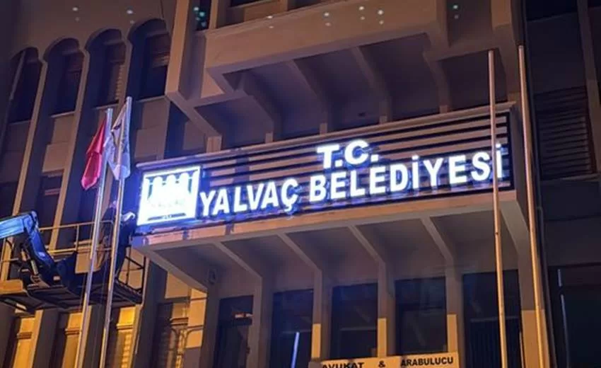 Yalvaç’ta T.C. Tabelası Yeniden Takıldı