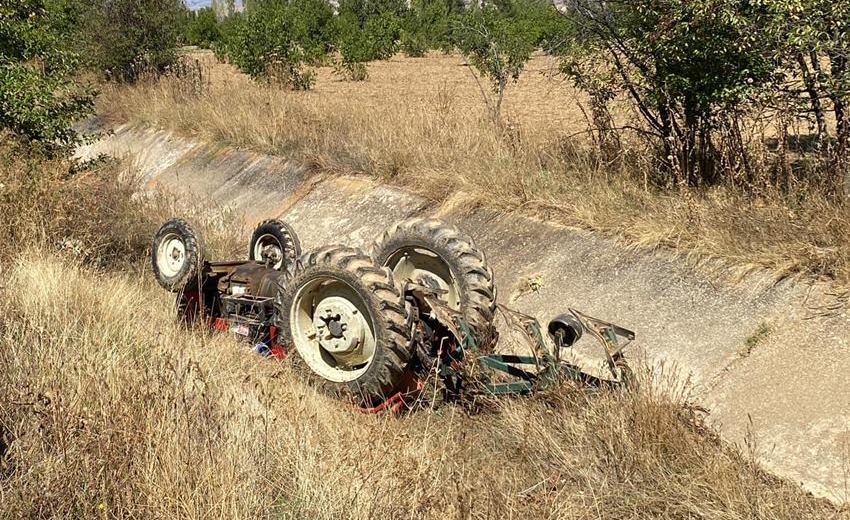 Traktörün Altında Kalan Sürücü Hayatını Kaybetti