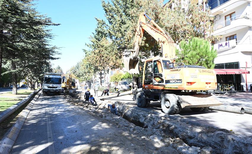 102. Caddede İçme Suyu Hattı Yenilendi