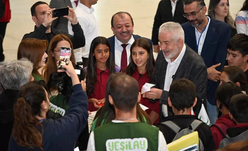 Teknolojinin Hızlı İlerleyişine Ayak Uydurmak Zorundayız