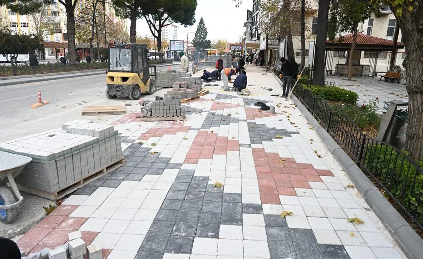 Tuhafiyeciler Sitesi Önündeki Kaldırım Yenileniyor