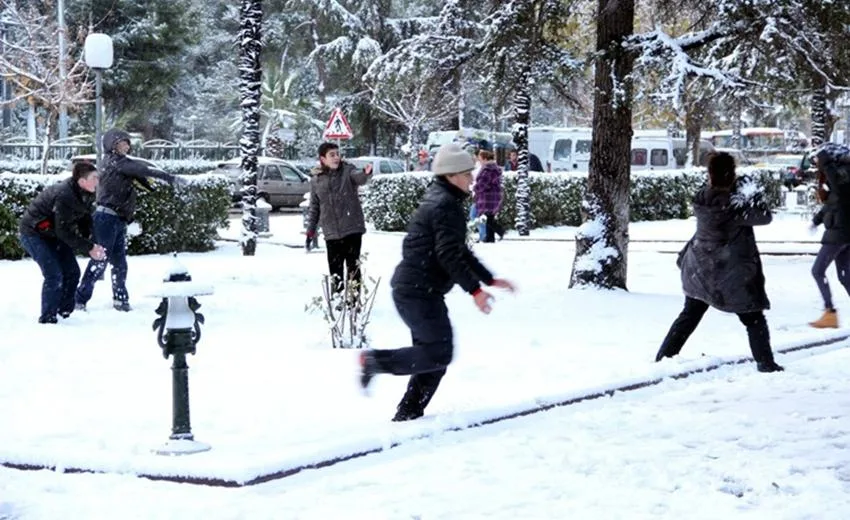 Kar Yağışı Nedeniyle Bazı İlçe ve Köy Okulları Tatil Edildi